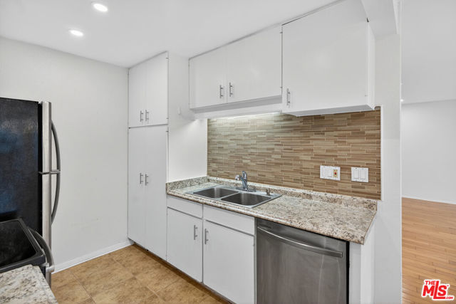 394 S MIRALESTE Drive, San Pedro CA: https://media.crmls.org/mediaz/0a11a7e0-0975-4b5b-ba71-289a146e1c56.jpg