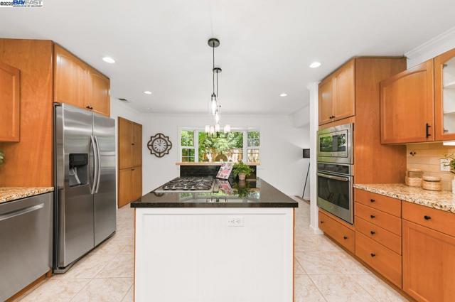6701 Taffy Ct, Pleasanton CA: https://media.crmls.org/mediaz/0a11e5d8-8e94-412f-95c3-95f96d495965.jpg
