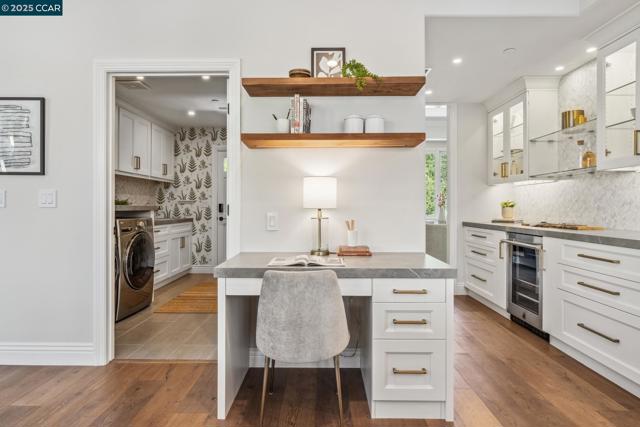 10 Candlelight Lane, Lafayette CA: https://media.crmls.org/mediaz/0a123a5d-43c2-4a15-8ffb-493b4f125055.jpg