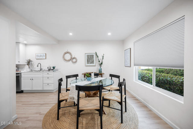577 Spring Road, Moorpark CA: https://media.crmls.org/mediaz/0a12e07a-8161-4a27-b08f-67bbe91fee2b.jpg