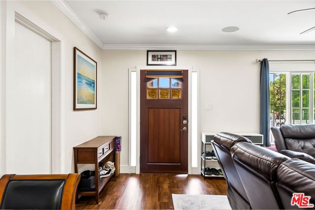 5342 Lemon Grove Avenue, Los Angeles CA: https://media.crmls.org/mediaz/0a12fabb-af4f-48b4-acf4-0b9143f9c6bc.jpg