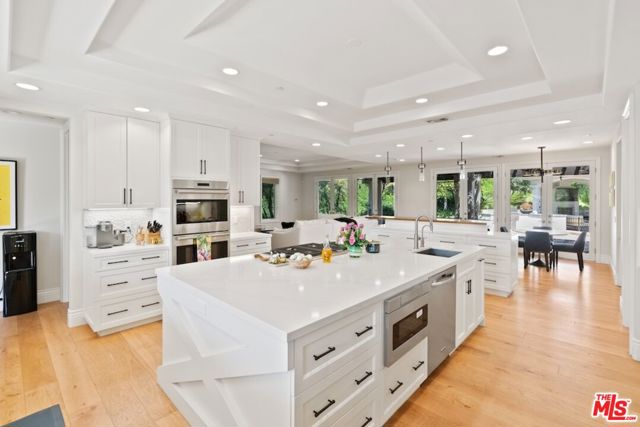 23593 Park South Street, Calabasas CA: https://media.crmls.org/mediaz/0a137e34-e2b7-4261-86ef-4c5431c02bc2.jpg