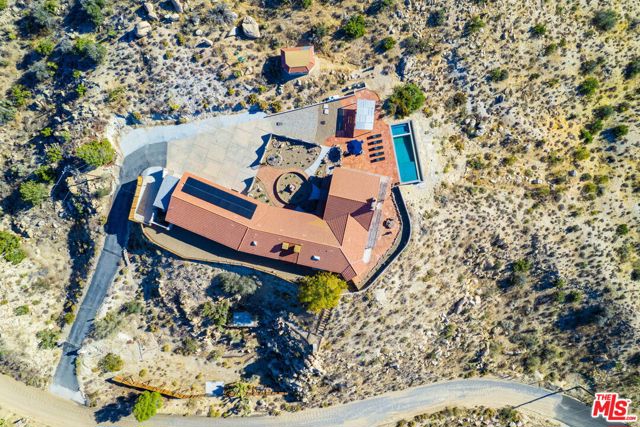 57387 San Juan Road, Yucca Valley CA: https://media.crmls.org/mediaz/0a137e6a-f0bc-4f88-baa2-3ba2ca0f4f45.jpg