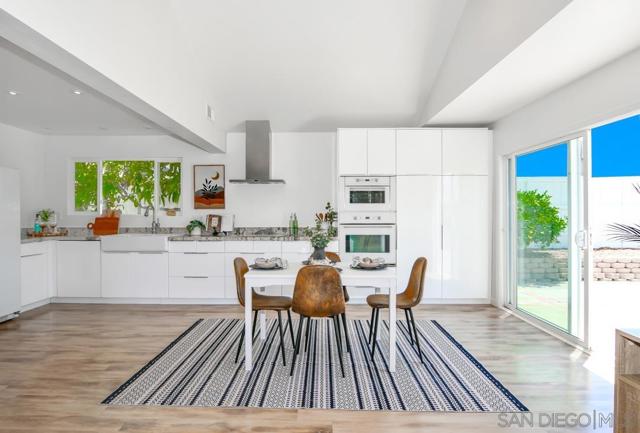 4503 Carnaby, Carlsbad CA: https://media.crmls.org/mediaz/0a139b3a-fdb3-4b0e-bb01-019ffec15e89.jpg