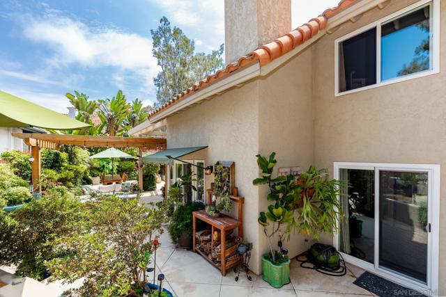 2708 Grove Ave, Carlsbad CA: https://media.crmls.org/mediaz/0a142162-98c8-452a-b9b0-659830ae34c6.jpg