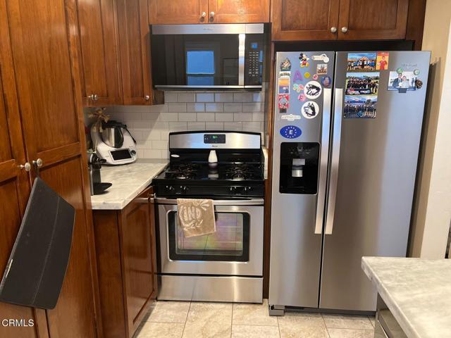 366 Cresent Drive, Beverly Hills CA: https://media.crmls.org/mediaz/0a1485df-c1ac-452a-b112-ae835c602bc5.jpg