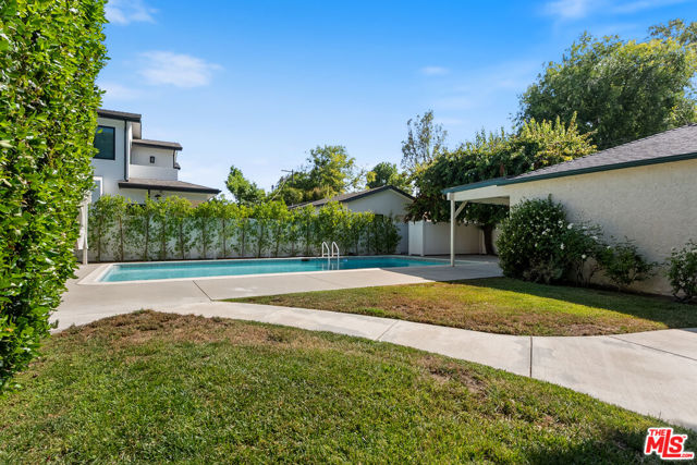 4659 Morse Avenue, Sherman Oaks CA: https://media.crmls.org/mediaz/0a1495af-de5f-4b29-91d6-1d43e3b95c58.jpg