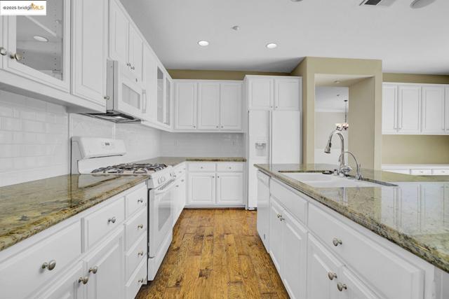 2743 Cathedral Cir, Brentwood CA: https://media.crmls.org/mediaz/0a15b315-d5e6-41f6-8b14-18cd94ea9ad8.jpg