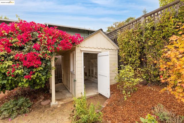 Image 43 of 60 For 2941 Madeline St