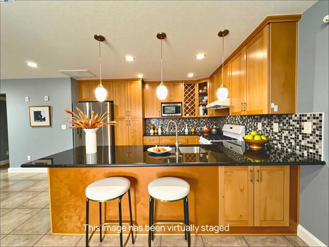 85 Phillips Ct, Tracy CA: https://media.crmls.org/mediaz/0a162796-eb2c-4b97-97f1-2c1adca93226.jpg