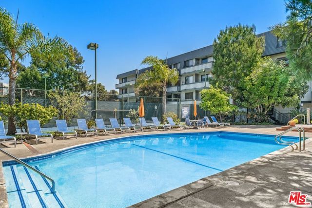 306 Bora Bora Way, Marina del Rey CA: https://media.crmls.org/mediaz/0a167851-5f37-4f90-b19f-495945d3e785.jpg