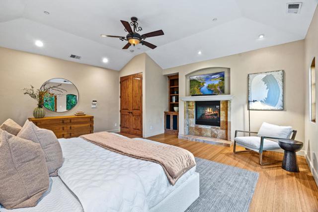 11860 Francemont Drive, Los Altos Hills CA: https://media.crmls.org/mediaz/0a16ccac-03f4-4b65-b904-d68b813a6f3b.jpg