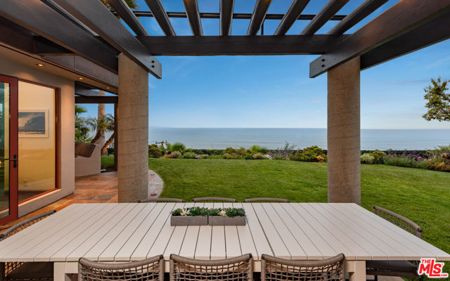 26720 Via Linda Street, Malibu CA: https://media.crmls.org/mediaz/0a16ec69-8d30-4502-96a7-751aee101071.jpg