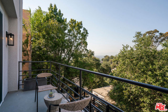 7209 Sunnydip Trail, Los Angeles CA: https://media.crmls.org/mediaz/0a1715c2-7ed0-4300-8eb1-20ce9b1391ea.jpg