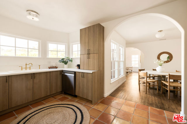 2426 W Avenue 30, Los Angeles CA: https://media.crmls.org/mediaz/0a172001-24be-49d1-870c-4e964bf41f29.jpg