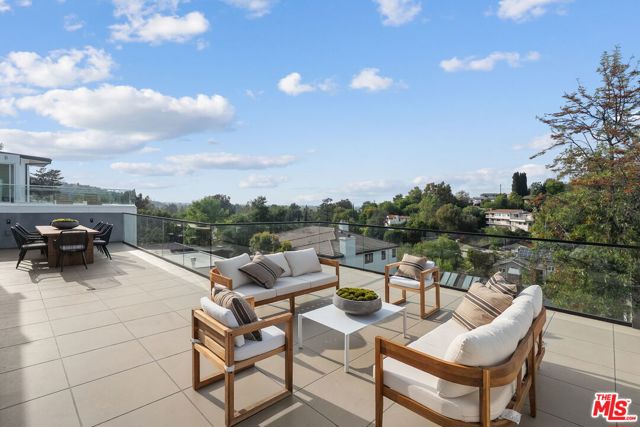 3670 Buena Park Drive, Studio City CA: https://media.crmls.org/mediaz/0a17871a-d570-4fa7-8288-b4bf84219b27.jpg