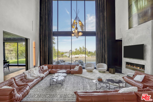 9152 Janice Place, Beverly Hills CA: https://media.crmls.org/mediaz/0a17b950-765b-4774-9107-7236c0dbd2d6.jpg