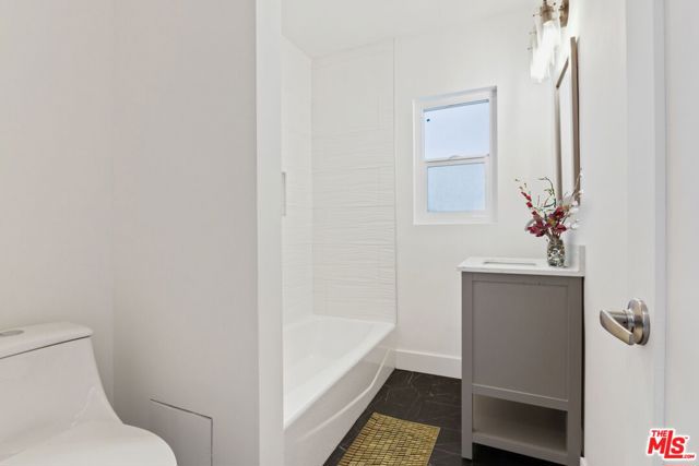 151 S Mountainview Avenue, Los Angeles CA: https://media.crmls.org/mediaz/0a181b81-b28a-4d7d-bd10-4310aa29d92f.jpg