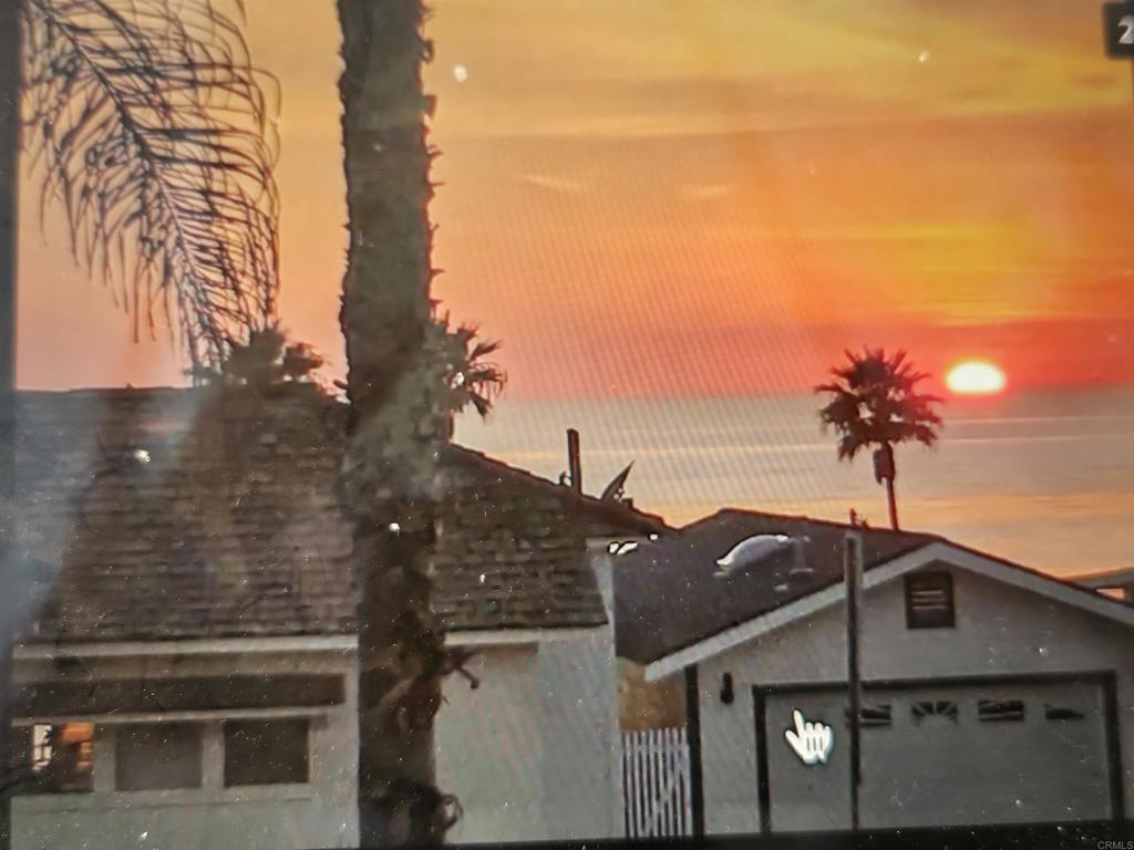 https://media.crmls.org/mediaz/0a185af5-dbf3-48a9-8e6b-7c3e0f68b82b.jpg?preset=X-Large