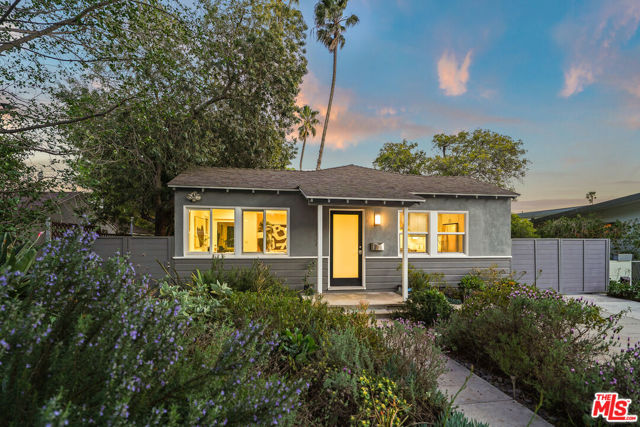 2212 Navy Street, Santa Monica CA: https://media.crmls.org/mediaz/0a186b7e-134d-4c12-bdc3-70c3d35355fc.jpg
