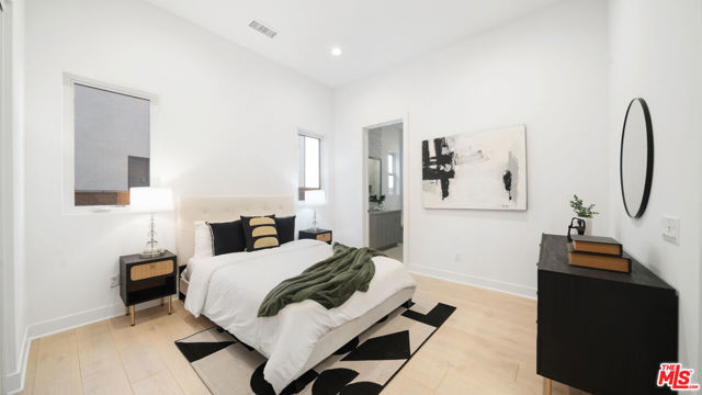 Image 11 of 57 For 11782 Hillsborough Lane