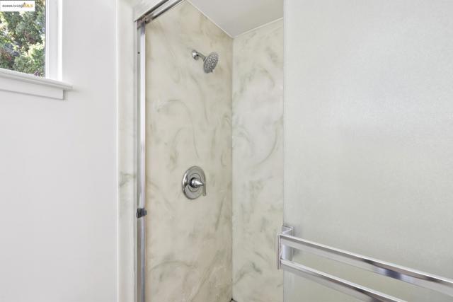 1995 149th Ave, San Leandro CA: https://media.crmls.org/mediaz/0a190296-222a-40e2-955e-f25cb3dd103e.jpg