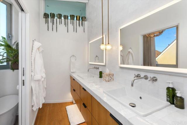 Detail Gallery Image 33 of 57 For 3709 Ocean Front Walk, San Diego,  CA 92109 - 3 Beds | 3/1 Baths