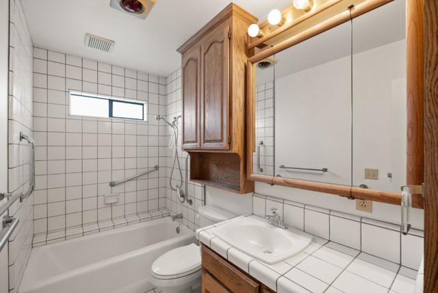 41 Bronson Street, Watsonville CA: https://media.crmls.org/mediaz/0a192608-3bd9-4466-a702-481a30b5cf2a.jpg