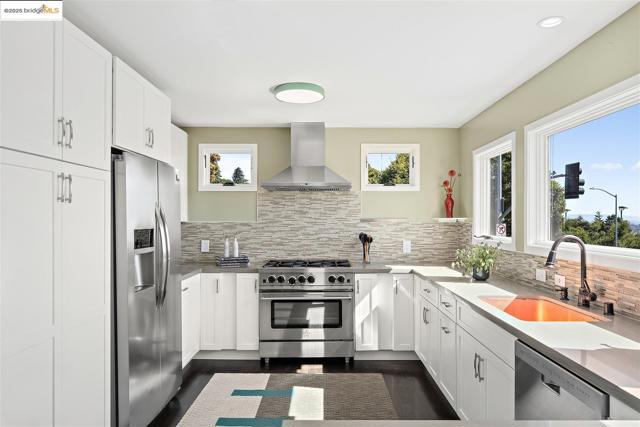 1000 Navellier St, El Cerrito CA: https://media.crmls.org/mediaz/0a198fe0-63f0-4814-a8f7-28b63ba4ddad.jpg