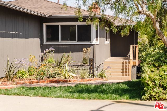 8381 Zitola Terrace, Playa del Rey CA: https://media.crmls.org/mediaz/0a1a5faa-33f0-48f8-9f43-7c679e683d90.jpg