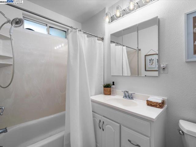 2457 San Carlos Ave, Castro Valley CA: https://media.crmls.org/mediaz/0a1a6573-8e7f-45f2-abde-8dd5544866b8.jpg