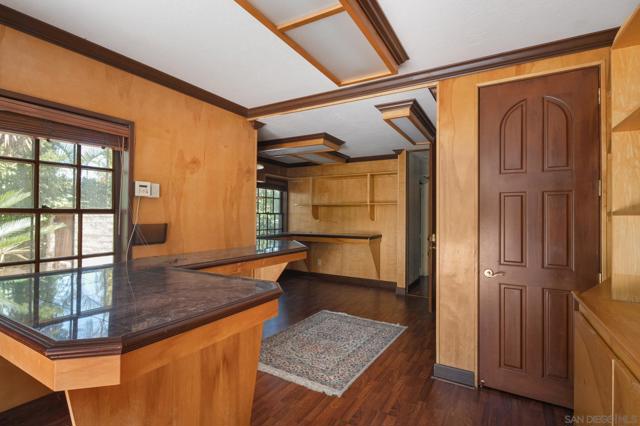1010 Myrtle Way, San Diego CA: https://media.crmls.org/mediaz/0a1c371e-2074-4313-874f-1d6765ff59ea.jpg