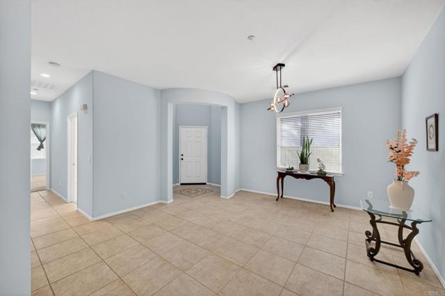 Detail Gallery Image 8 of 60 For 10254 Spruce Woodlands Way, Escondido,  CA 92026 - 3 Beds | 2 Baths