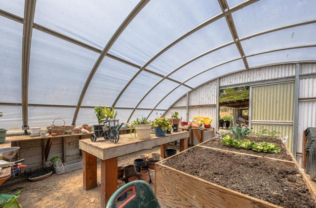 9247 Holly Hill Drive, Salinas CA: https://media.crmls.org/mediaz/0a1dd7f8-d9d2-4116-acc7-303f7a3f999c.jpg