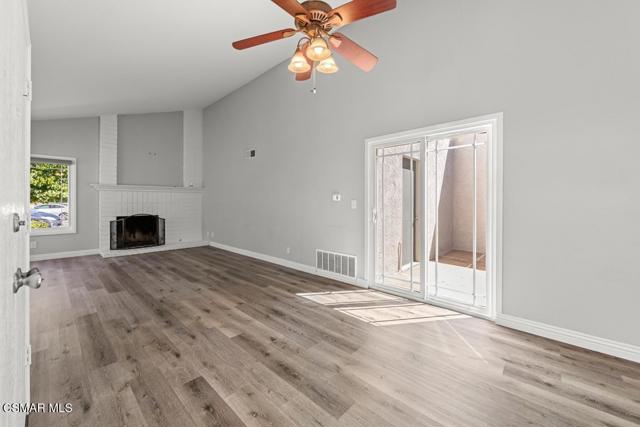 842 Catlin Street, Simi Valley CA: https://media.crmls.org/mediaz/0a1e0d4b-b0a3-4618-910f-c0f03ba2020f.jpg