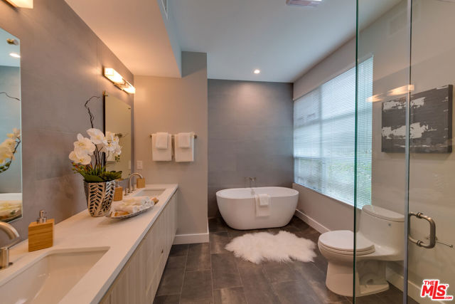 723 HUNTLEY Drive, West Hollywood CA: https://media.crmls.org/mediaz/0a1e2086-cc13-49a0-9e78-d2254b9cc6d1.jpg