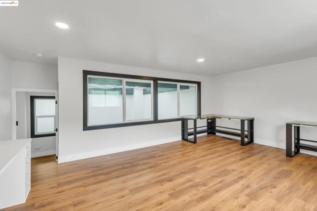 16806 Brewer Rd, Grass Valley CA: https://media.crmls.org/mediaz/0a1e39e9-ab59-4af9-9021-c2335031eb41.jpg