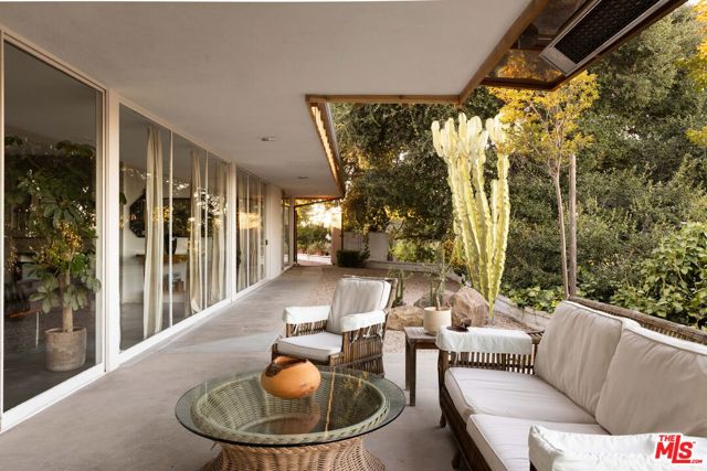 3307 Bonnie Hill Drive, Los Angeles CA: https://media.crmls.org/mediaz/0a1e5f63-ae4a-405b-8b9b-0dc15e062315.jpg