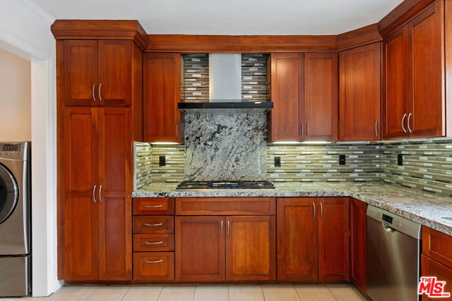 30630 Morning View Drive, Malibu CA: https://media.crmls.org/mediaz/0a1e90e7-55b6-4fb9-9fef-356cda30db3f.jpg