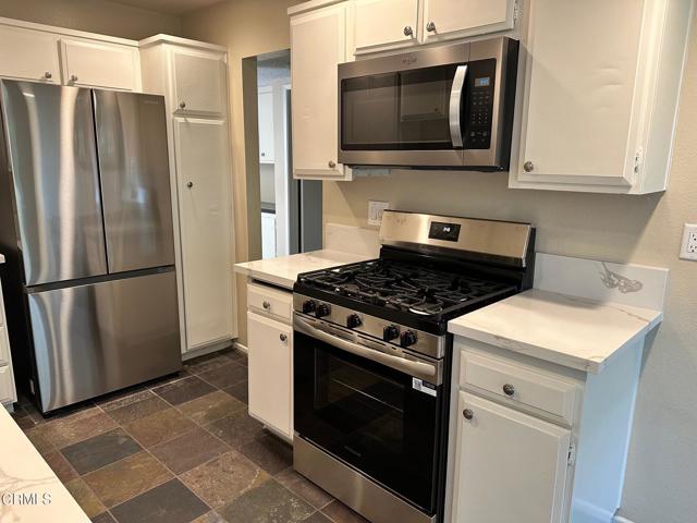 Detail Gallery Image 7 of 13 For 1124 Norwood Ct, Ventura,  CA 93004 - 2 Beds | 2 Baths