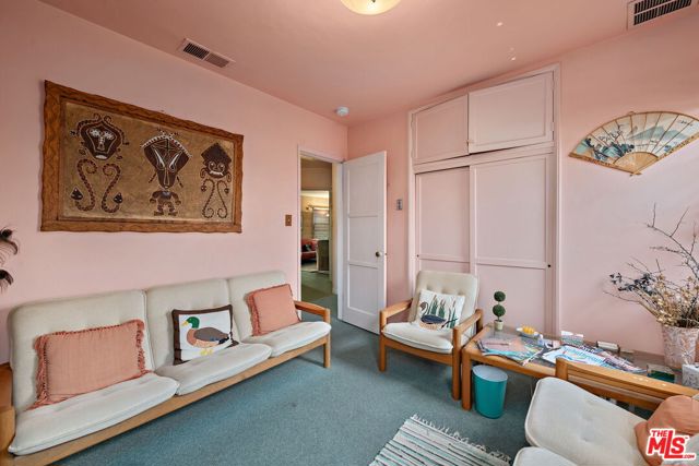 1338 19th Street, Santa Monica CA: https://media.crmls.org/mediaz/0a20e75b-bede-47f4-ad55-7788b48b0c7a.jpg