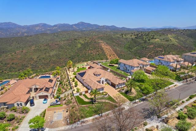 15674 Via Santa Pradera, San Diego CA: https://media.crmls.org/mediaz/0a20f3f0-6cc4-43c3-a870-09dbaa462541.jpg