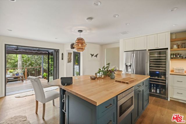 19817 Montau Drive, Topanga CA: https://media.crmls.org/mediaz/0a21120d-8ea9-494a-a98a-fc14dd109353.jpg