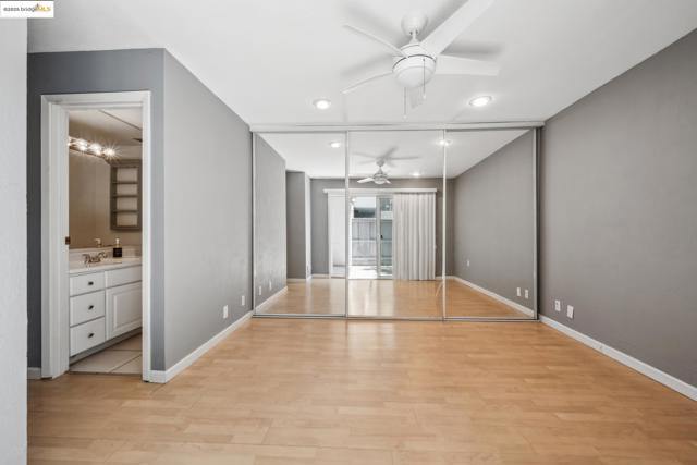 325 Kitty Hawk Rd, Alameda CA: https://media.crmls.org/mediaz/0a213dae-8eb3-4654-815d-9159ecb795f3.jpg