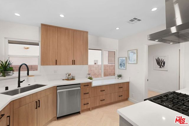 4113 Lincoln Avenue, Culver City CA: https://media.crmls.org/mediaz/0a21ba11-d415-4537-99e4-95e91357d1e4.jpg