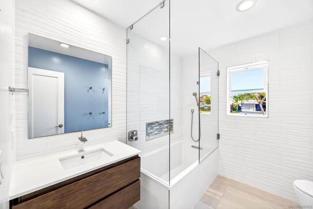 660 Cabrillo Ave, Coronado CA: https://media.crmls.org/mediaz/0a21c394-8919-43a9-b795-830dc85755de.jpg