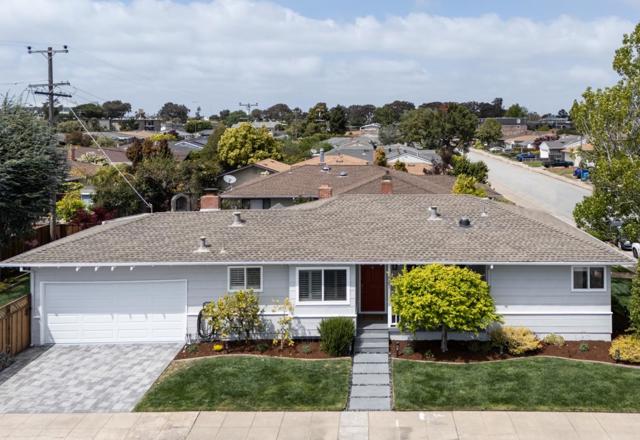 561 Fiesta Drive, San Mateo CA: https://media.crmls.org/mediaz/0a21ec45-6f16-42ed-991b-9bd11887de7c.jpg