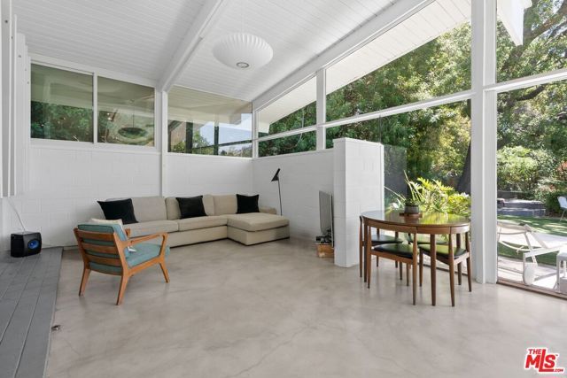 810 Bramble Way, Los Angeles CA: https://media.crmls.org/mediaz/0a2233a9-b458-4863-b0d9-772c861beb44.jpg