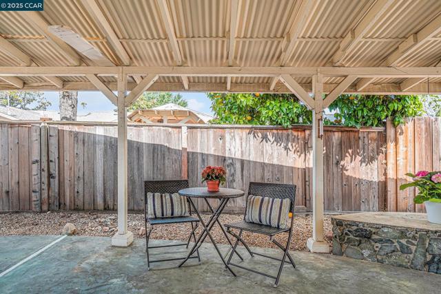 1543 Heartwood Dr, Concord CA: https://media.crmls.org/mediaz/0a224657-d8c0-467e-8b30-ac55811ec443.jpg