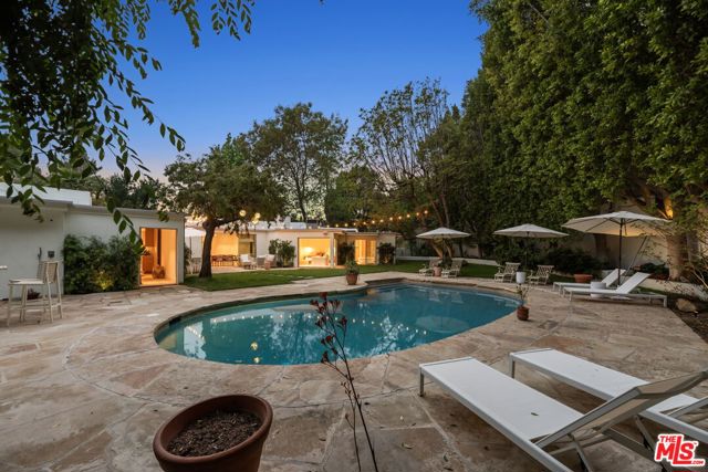 9451 Hidden Valley Place, Beverly Hills CA: https://media.crmls.org/mediaz/0a224c78-cc98-4fdd-93a8-e78d6cfe6325.jpg